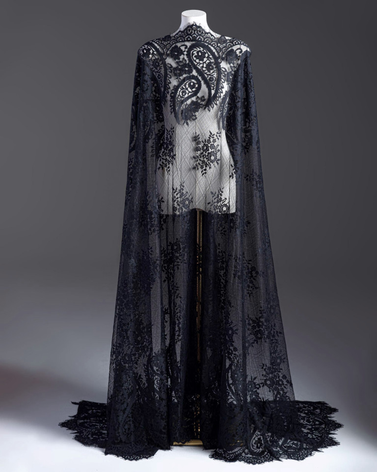 Кружево с ресничками шантильи Р423 (цена за купон 150см*290см) чёрный