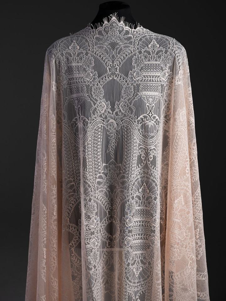 Кружево с ресничками шантильи Р426 (цена за купон 120см*170см) персиковый