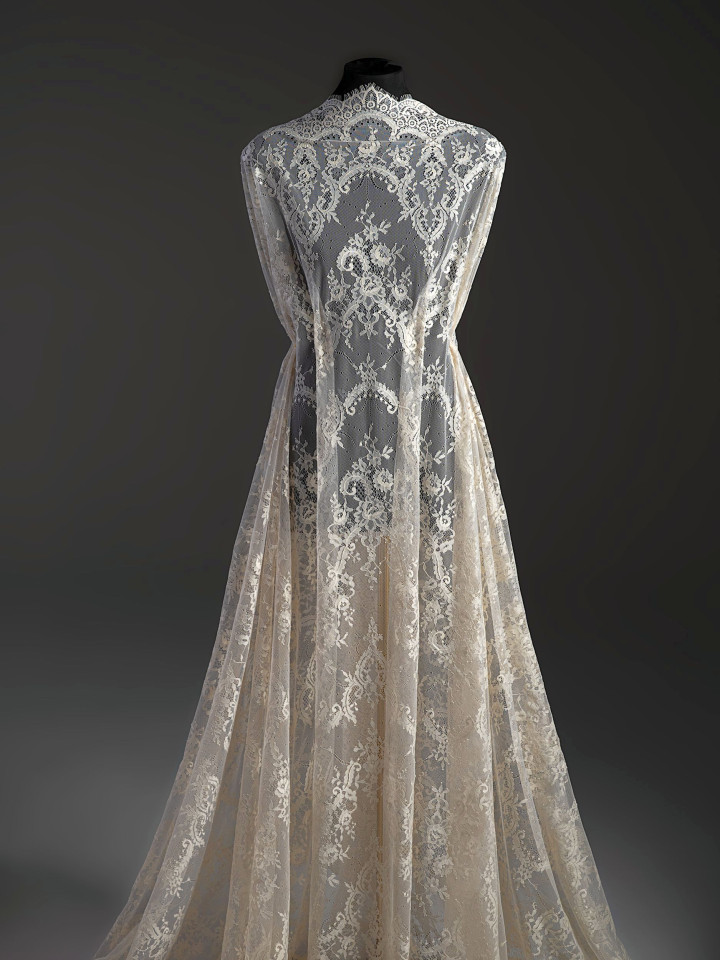 Кружево с ресничками шантильи Р430 (цена за купон 145см*290см) сливочный