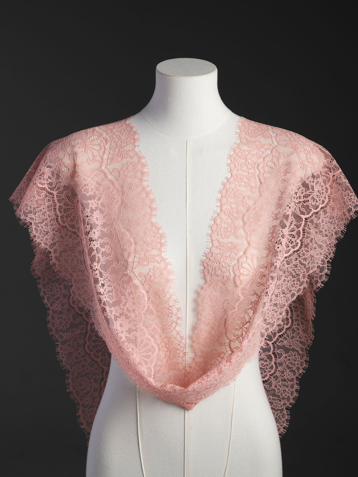 Кружево с ресничками шантильи Р423 (цена за купон 280см*21см) лососевый