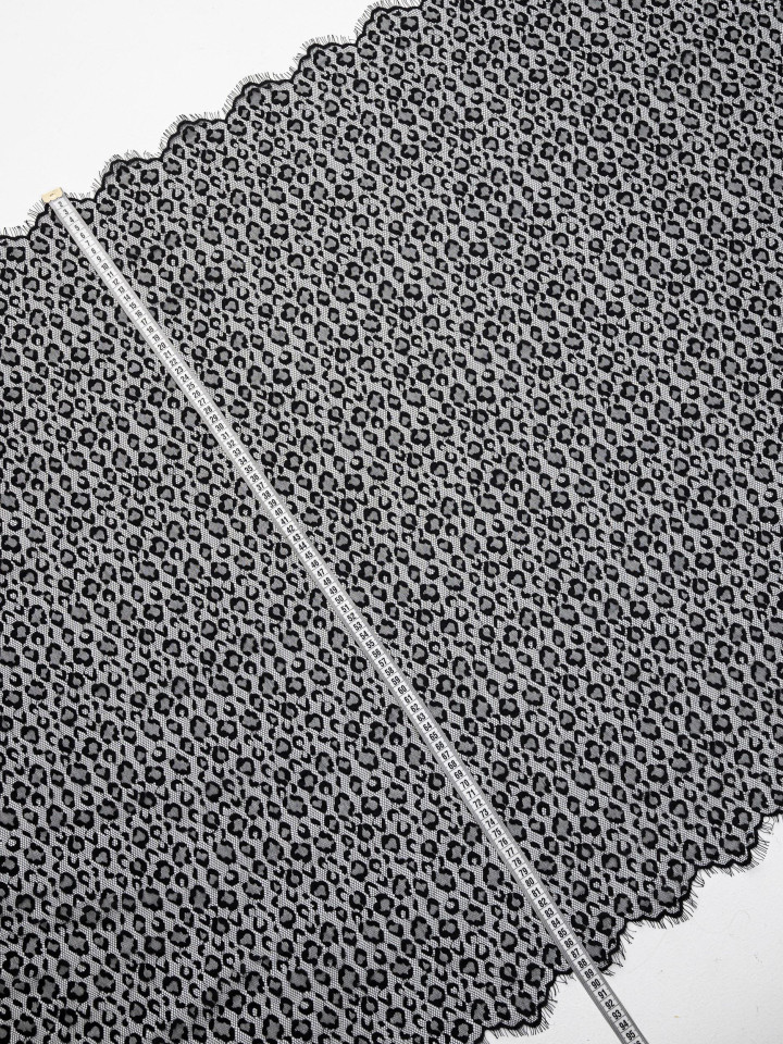 Отрезы Кружево с ресничками шантильи Р410 чёрный леопард