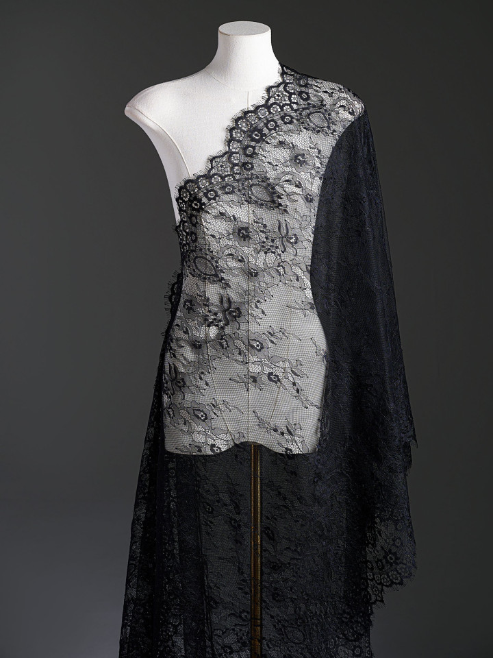 Кружево с ресничками шантильи Р436 (цена за купон 75см*290см) чёрный