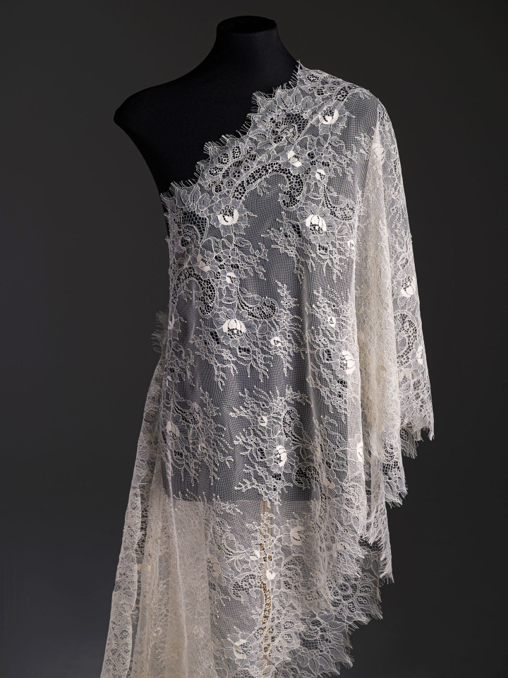 Кружево с ресничками шантильи Р438 (цена за купон 63см*290см) сливочный