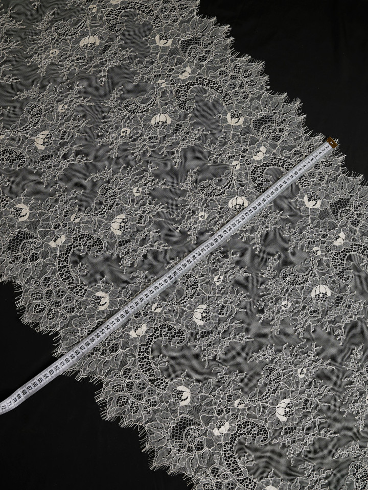 Кружево с ресничками шантильи Р438 (цена за купон 63см*290см) сливочный