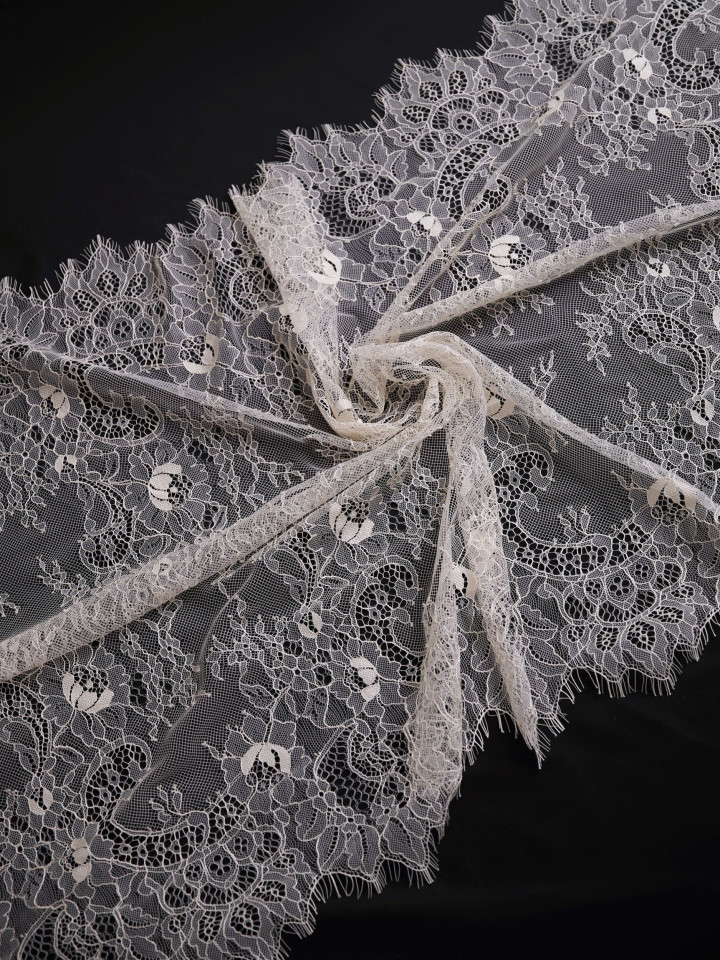 Кружево с ресничками шантильи Р438 (цена за купон 63см*290см) сливочный