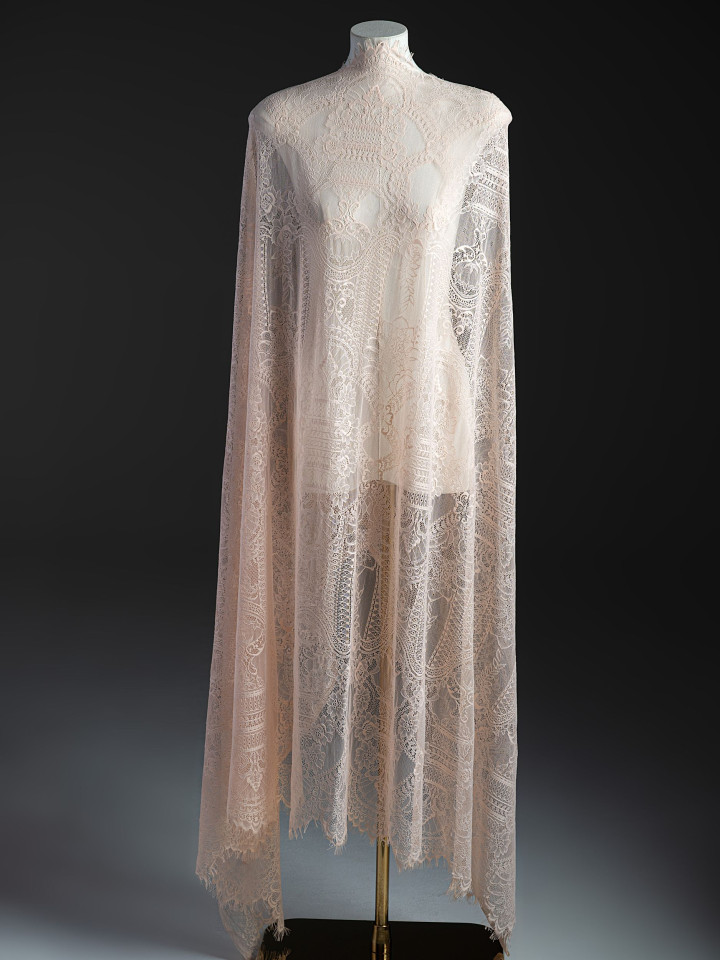 Кружево с ресничками шантильи Р426 (цена за купон 120см*170см) персиковый