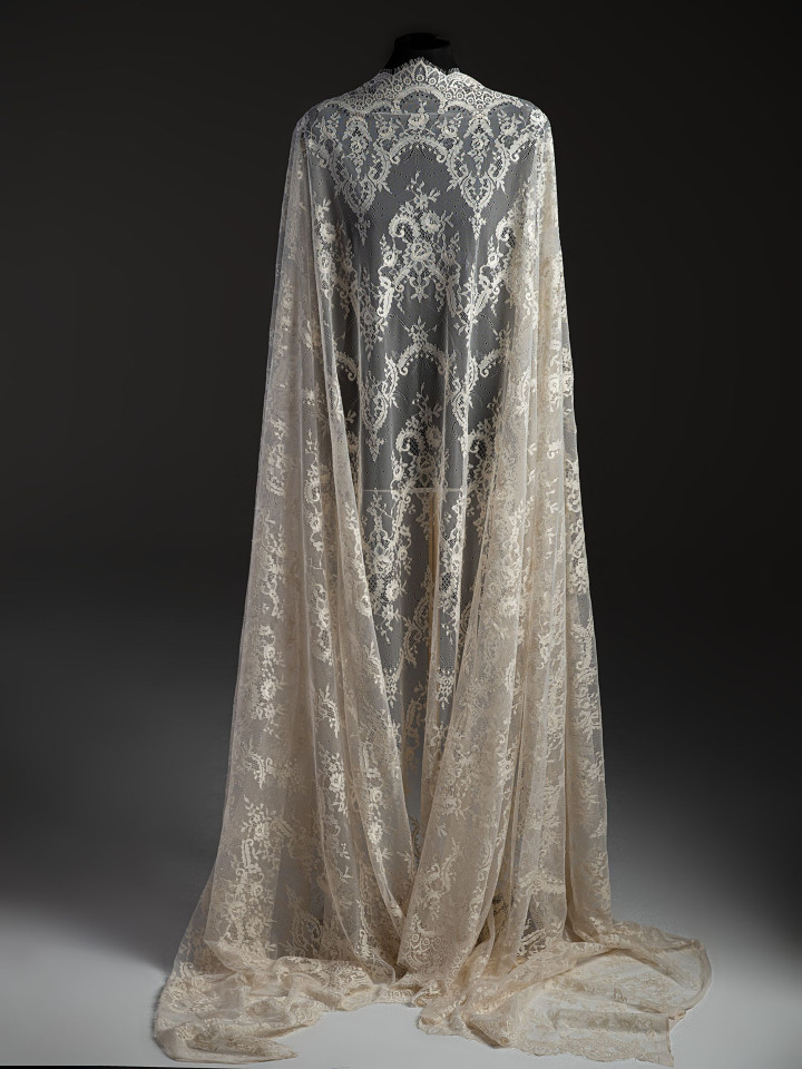 Кружево с ресничками шантильи Р430 (цена за купон 145см*290см) сливочный