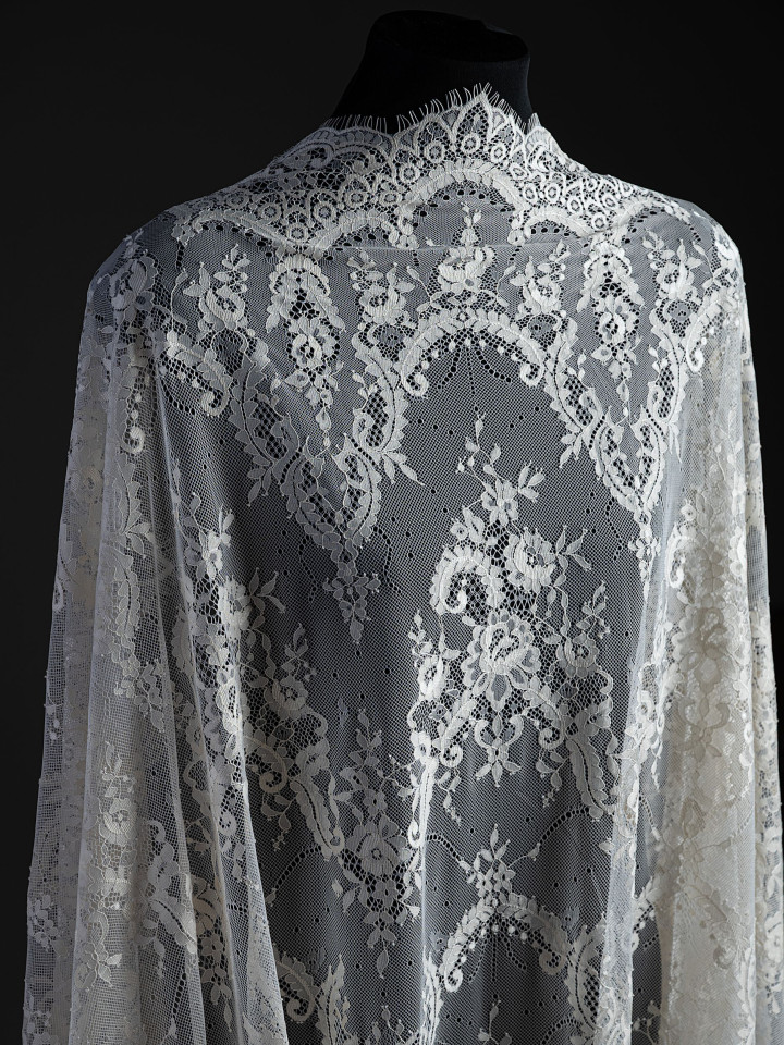 Кружево с ресничками шантильи Р430 (цена за купон 145см*290см) сливочный