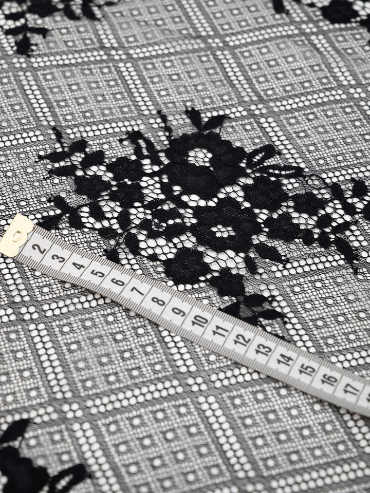 Кружево с ресничками шантильи Р423 (цена за купон 150см*290см) чёрный