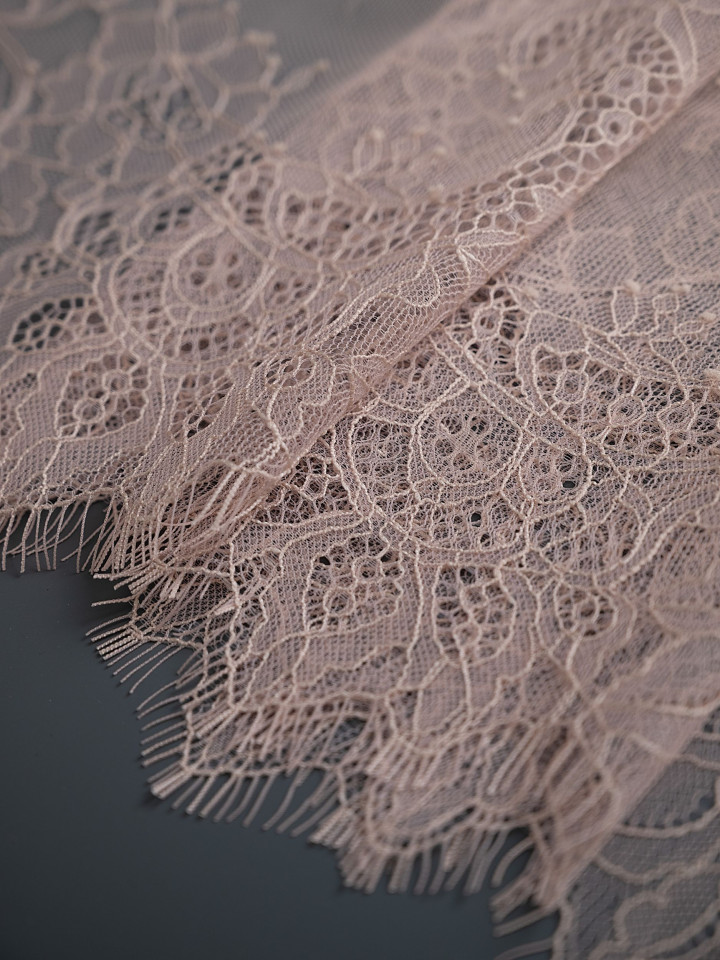 Кружево с ресничками шантильи Р425 (цена за купон 35см*290см) пудровый