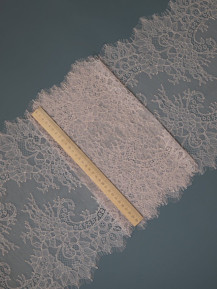 Кружево с ресничками шантильи Р425 (цена за купон 35см*290см) пудровый