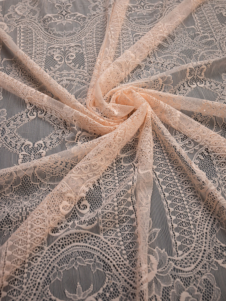 Кружево с ресничками шантильи Р426 (цена за купон 120см*170см) персиковый