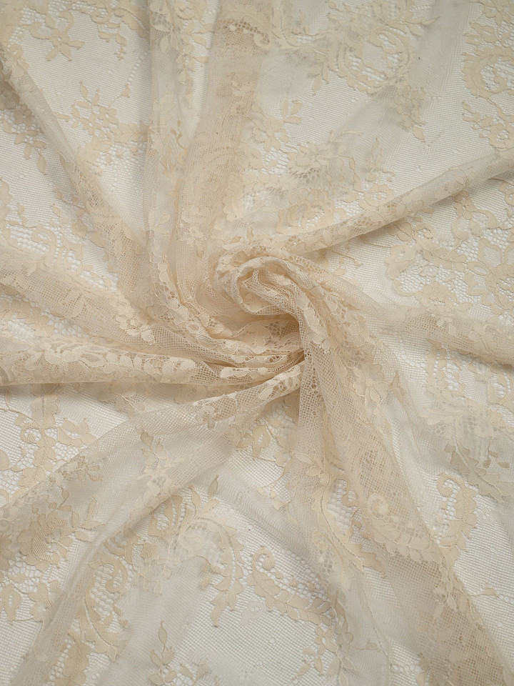 Кружево с ресничками шантильи Р430 (цена за купон 145см*290см) сливочный