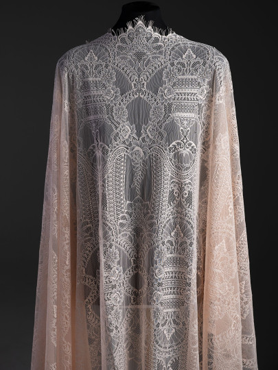 Кружево с ресничками шантильи Р426 (цена за купон 120см*170см) персиковый