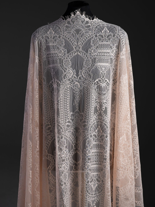 Кружево с ресничками шантильи Р426 (цена за купон 120см*170см) персиковый