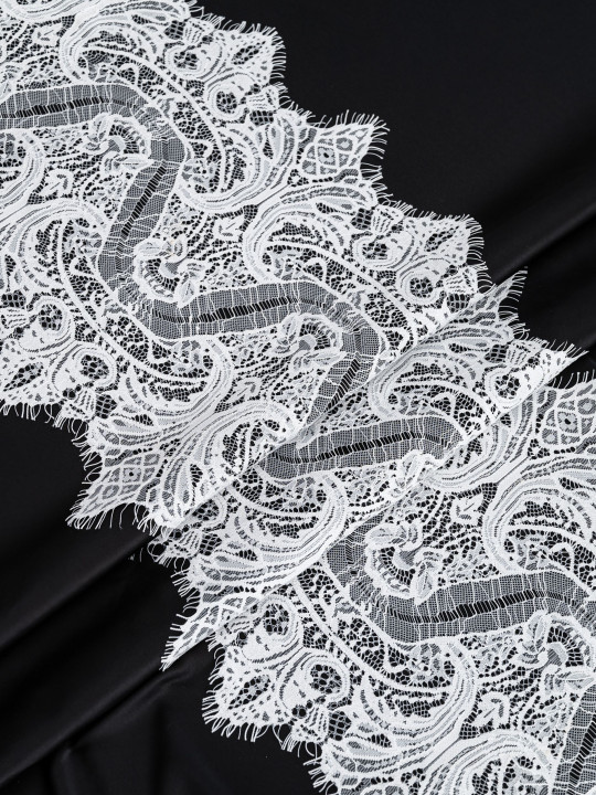 Кружево с ресничками шантильи Р421 (цена за купон 290см*32см) белый