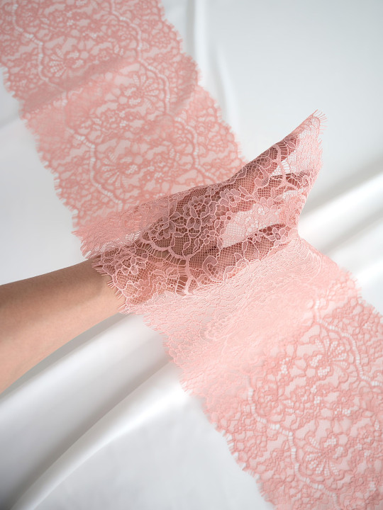 Кружево с ресничками шантильи Р423 (цена за купон 280см*21см) лососевый