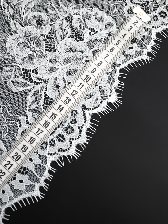 Кружево с ресничками шантильи Р418 (цена за купон 160см*63см) молочный