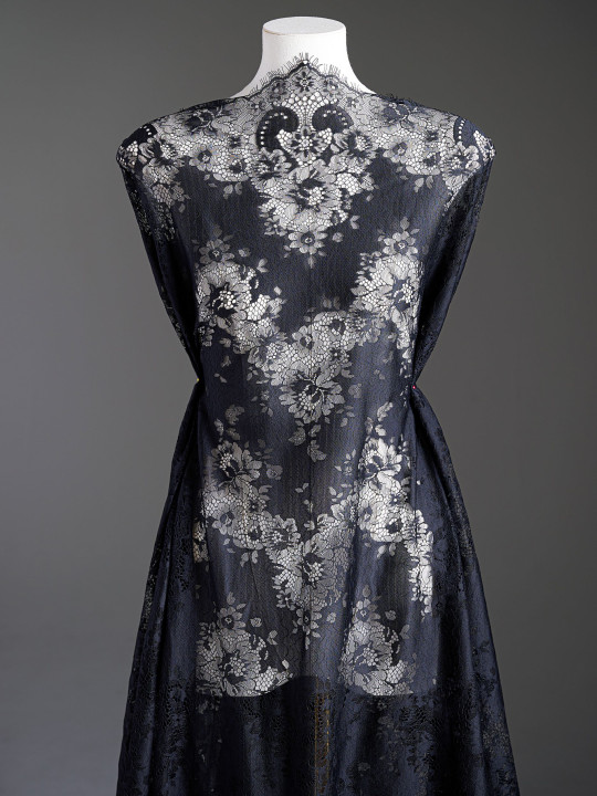 Кружево с ресничками шантильи Р435 (цена за купон 150см*280см) чёрный