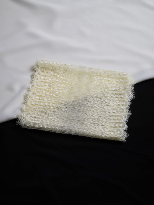 Кружево с ресничками шантильи Р437 (цена за купон 22см*140см) шампань