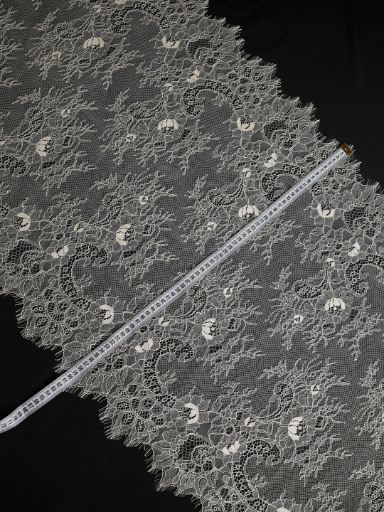 Кружево с ресничками шантильи Р438 (цена за купон 63см*290см) сливочный