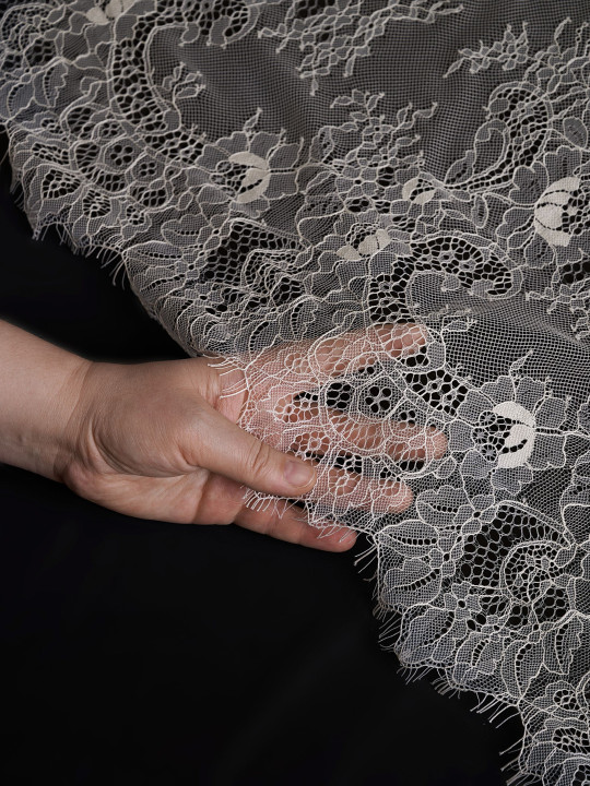 Кружево с ресничками шантильи Р438 (цена за купон 63см*290см) сливочный