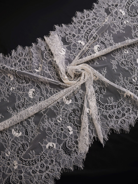 Кружево с ресничками шантильи Р438 (цена за купон 63см*290см) сливочный