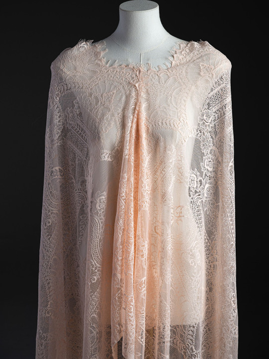 Кружево с ресничками шантильи Р426 (цена за купон 120см*170см) персиковый