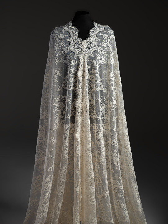 Кружево с ресничками шантильи Р430 (цена за купон 145см*290см) сливочный