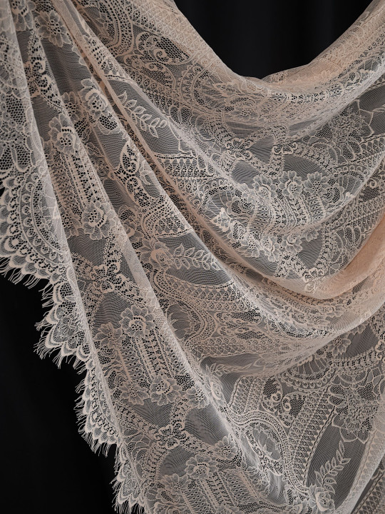 Кружево с ресничками шантильи Р426 (цена за купон 120см*170см) персиковый