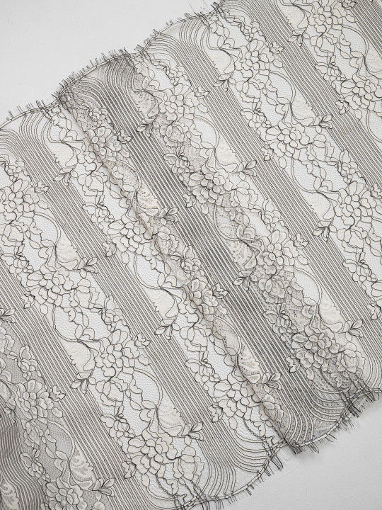 Кружево с ресничками шантильи Р431 (цена за купон 74см*280см) белый, чёрный