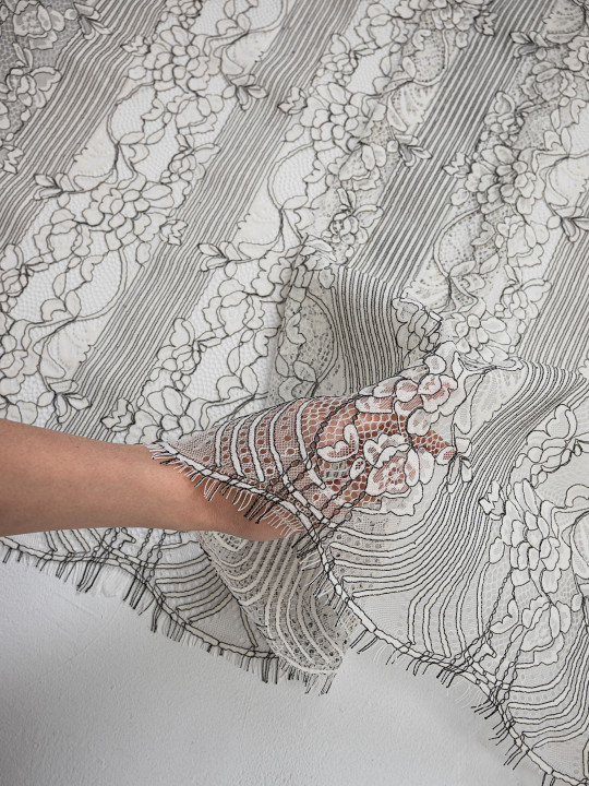 Кружево с ресничками шантильи Р431 (цена за купон 74см*280см) белый, чёрный