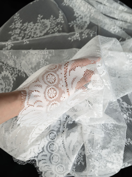 Кружево с ресничками шантильи Р433 (цена за купон 125см*150см) молочный